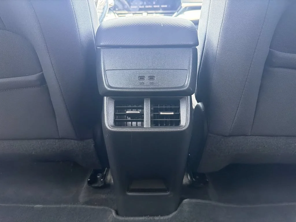 Used 2025 Summit White Chevrolet LT image 28