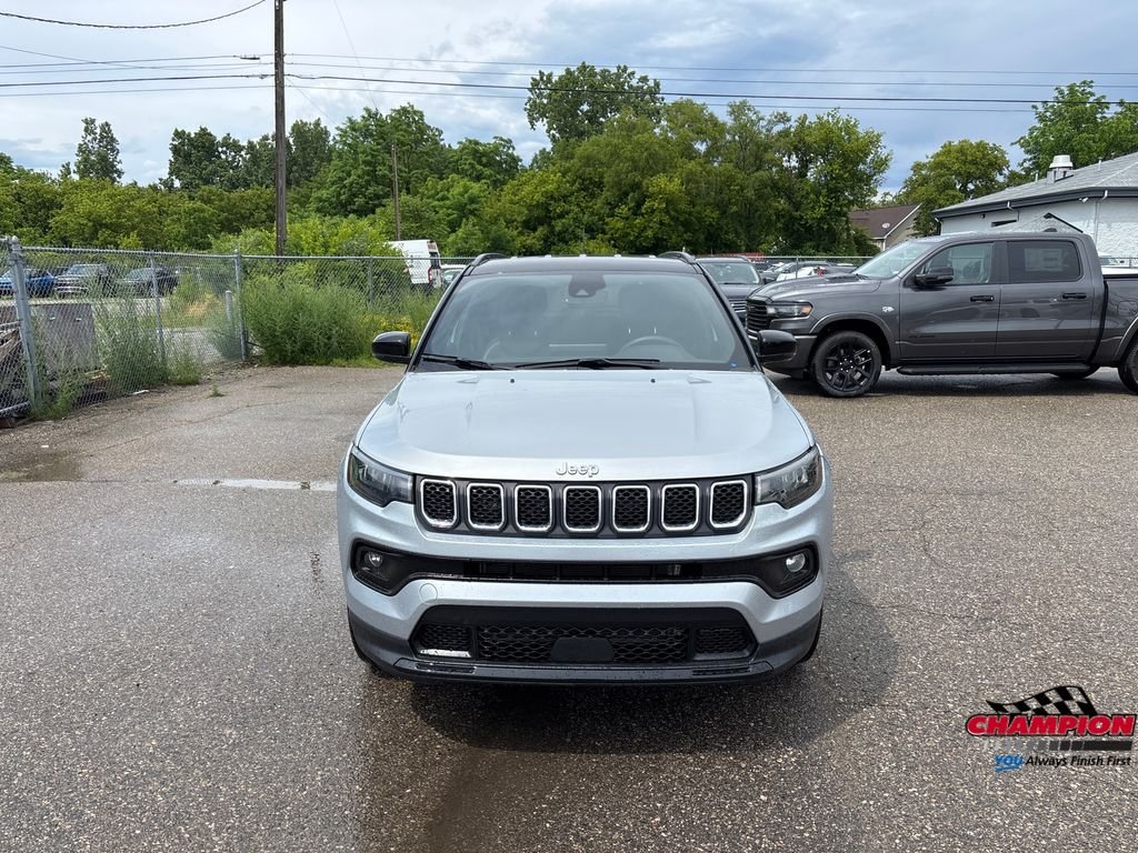 Used 2025 Silver Jeep Limited image 9