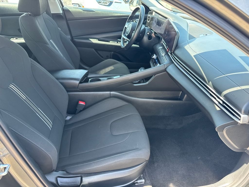 Used 2025 Gray Hyundai SEL Convenience image 13