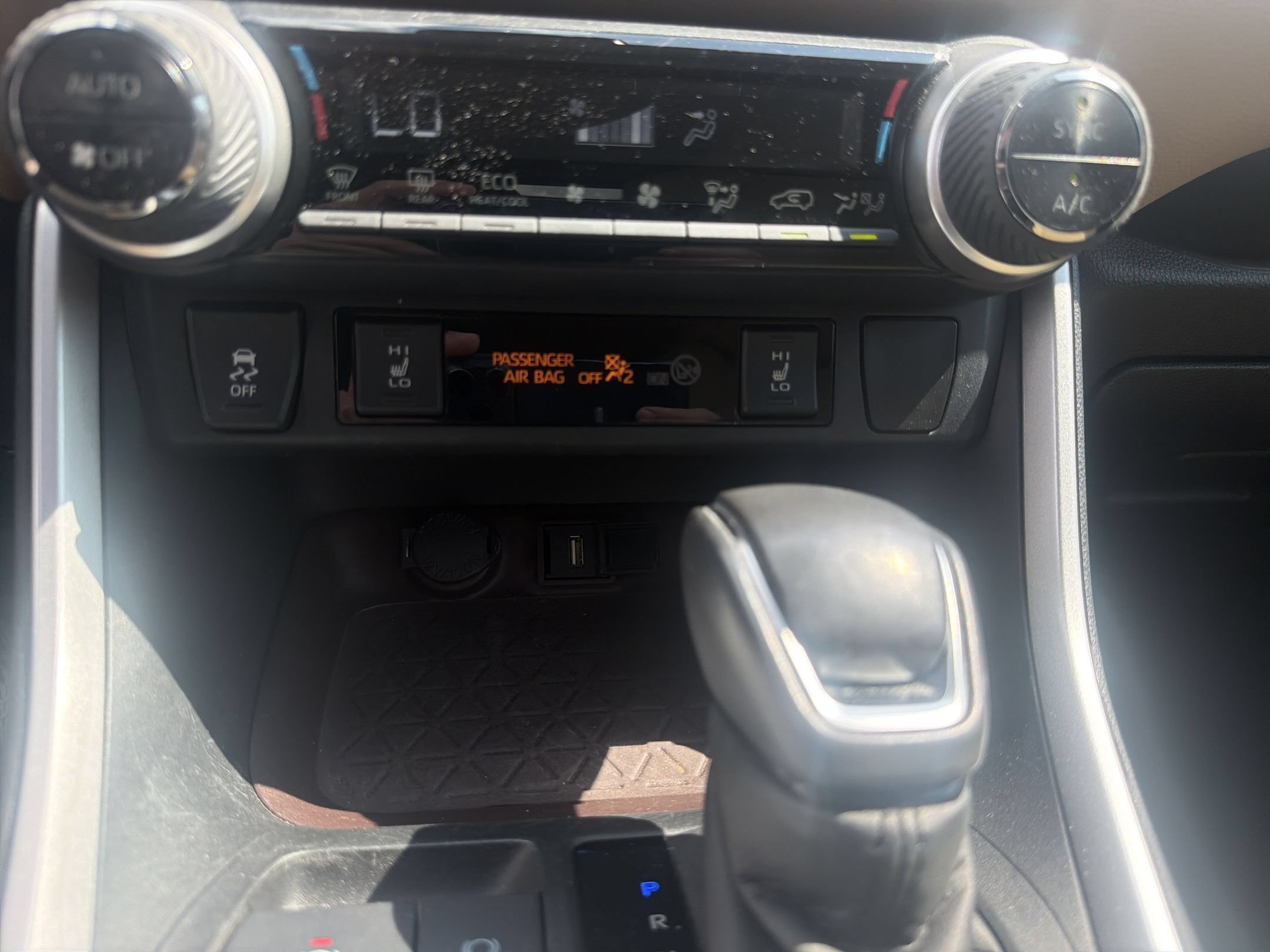 Used 2020  Toyota  image 11