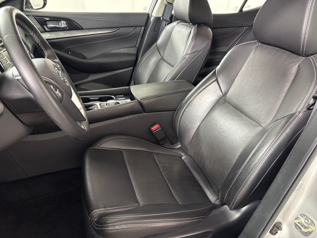 Used 2020 Silver Nissan 3.5 SV image 11