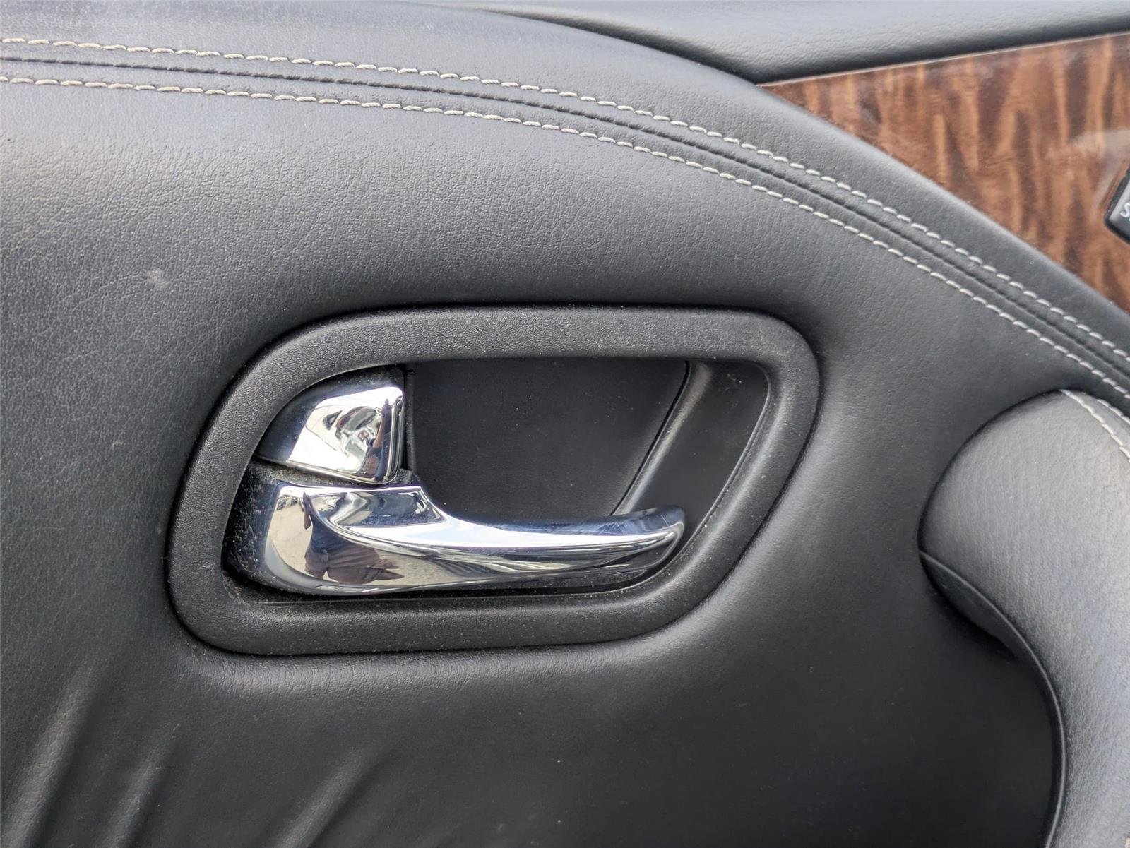 Used 2017 Brilliant Silver Nissan Platinum image 12