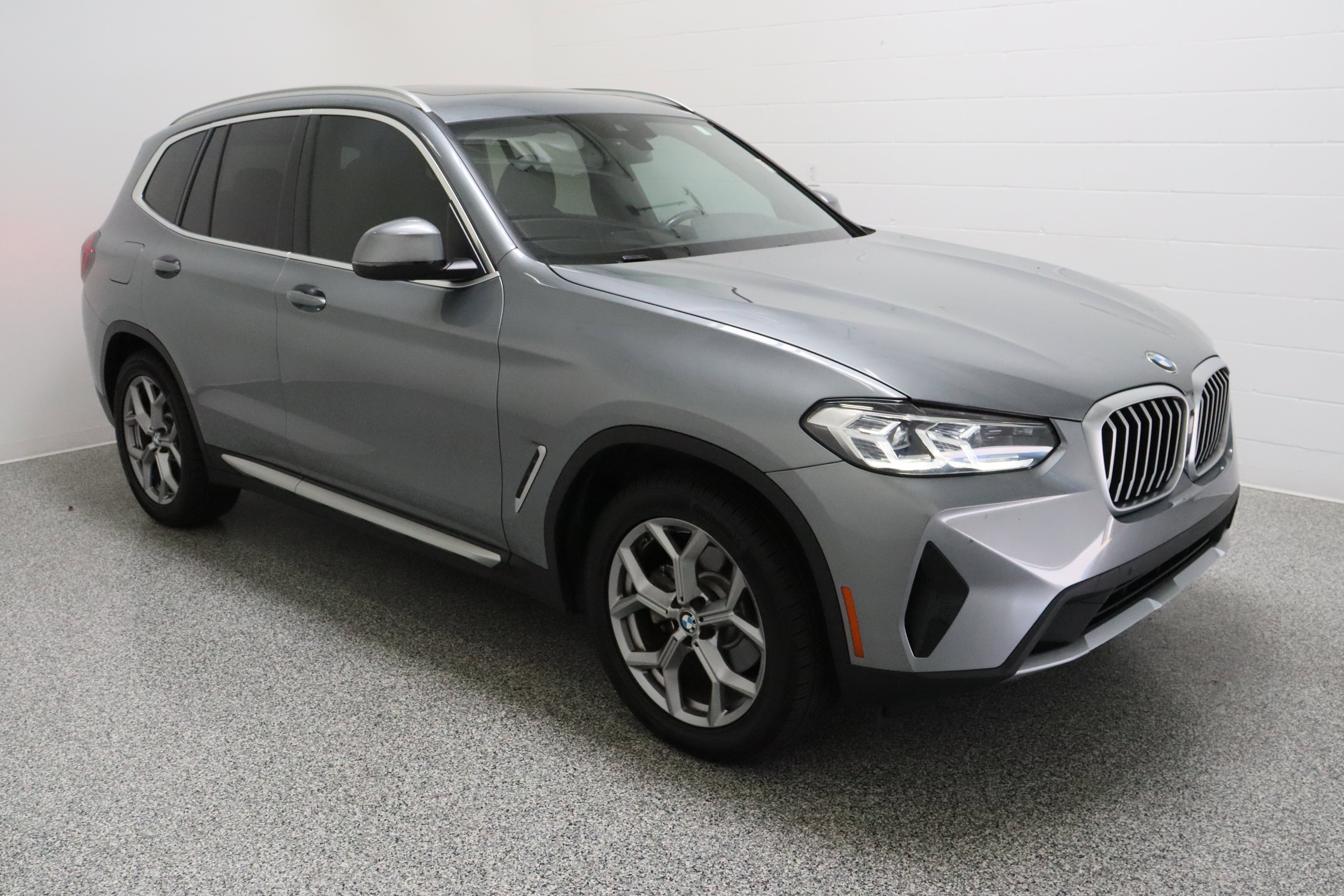 Used 2024 Dark Graphite Metallic BMW sDrive30i 2.0T image 4