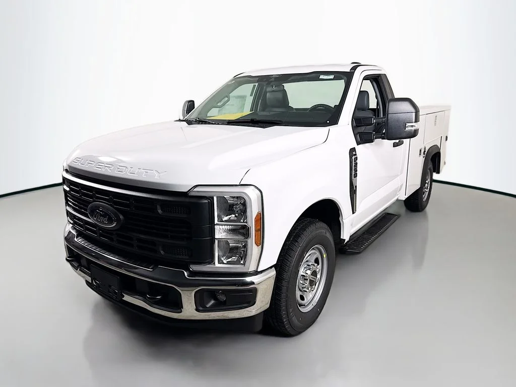 New 2026 Oxford White Ford XL image 3