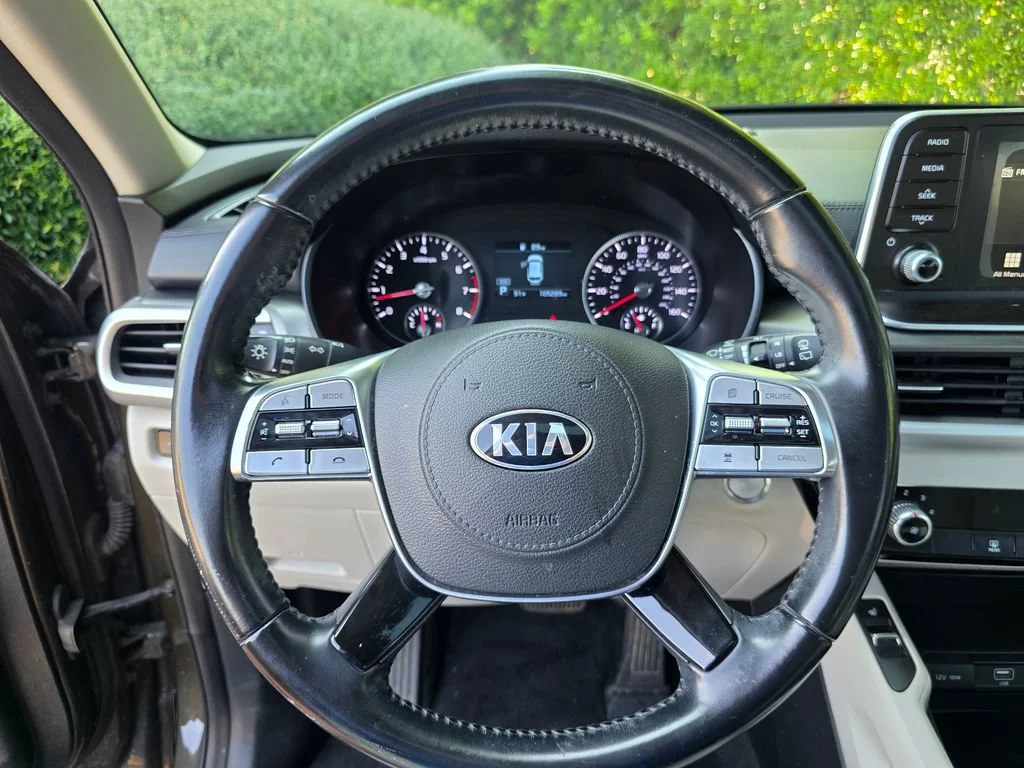 Used 2020 Green Kia S image 23