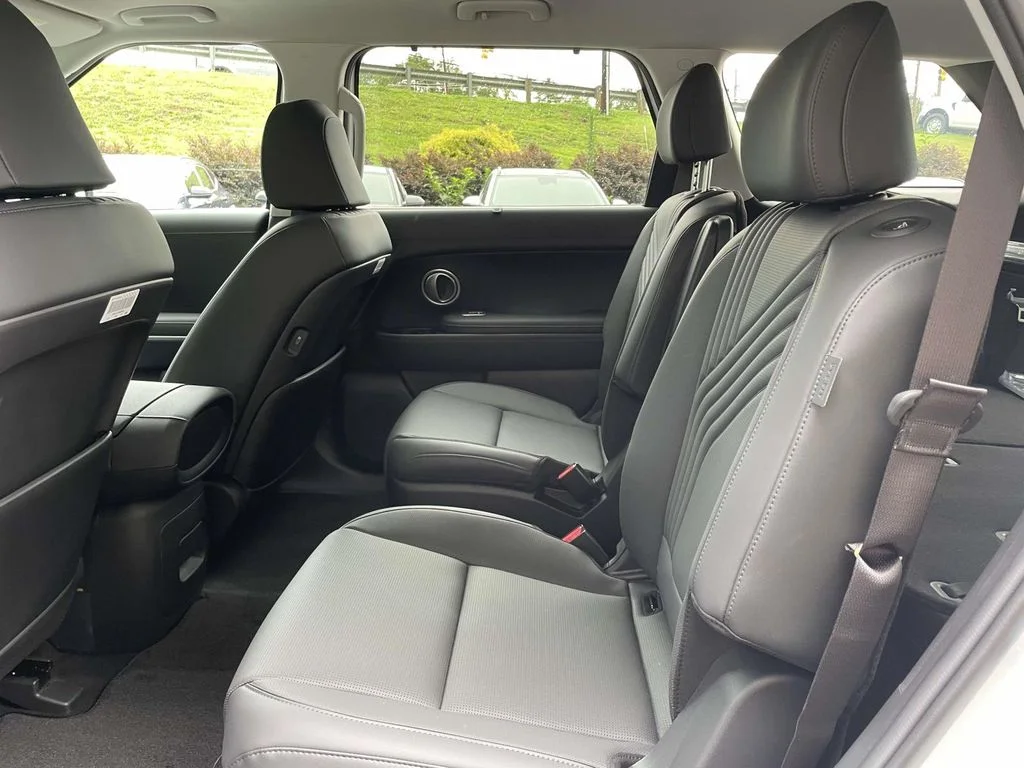 New 2026 White Hyundai Blue SEL Premium image 12