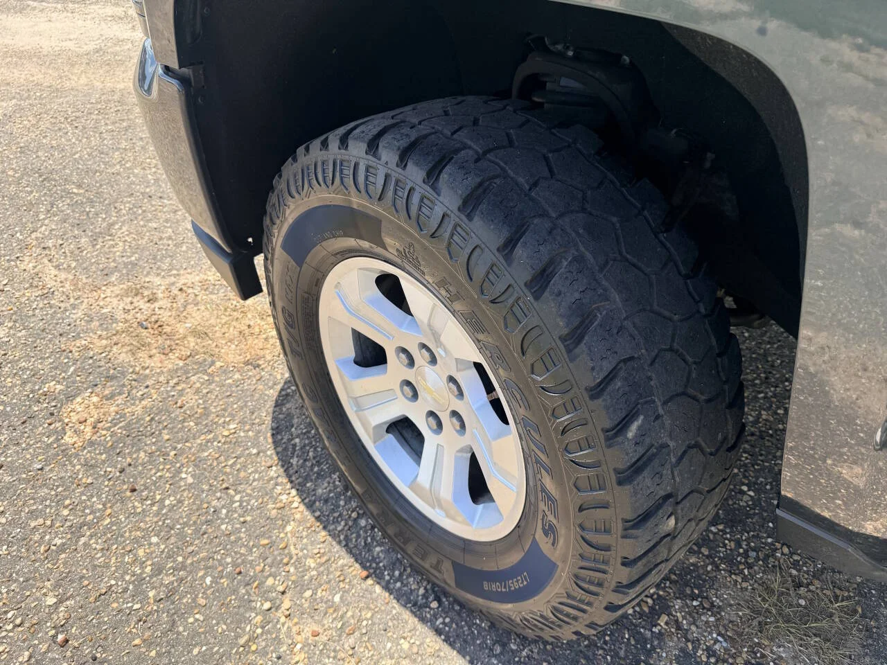 Used 2018 Gray Chevrolet LT Z71 4x4 4dr Crew Cab 5.8 ft. SB image 12