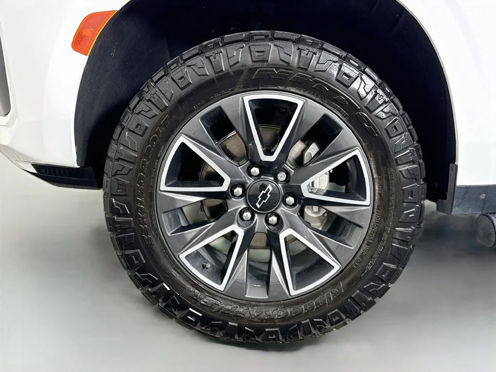 Used 2022 White Chevrolet Z71 image 31