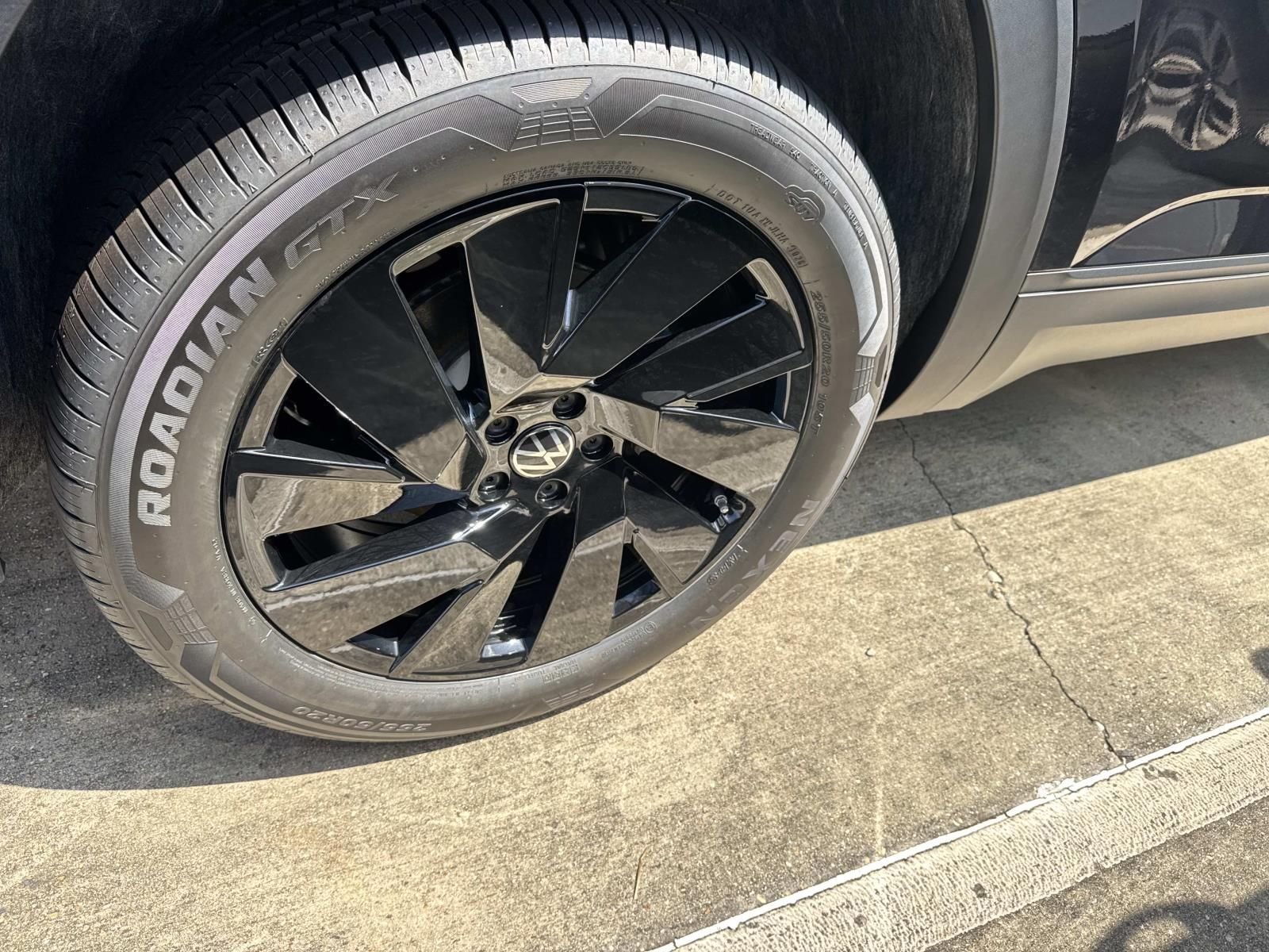 New 2026 Black Volkswagen SE w/Technology image 3