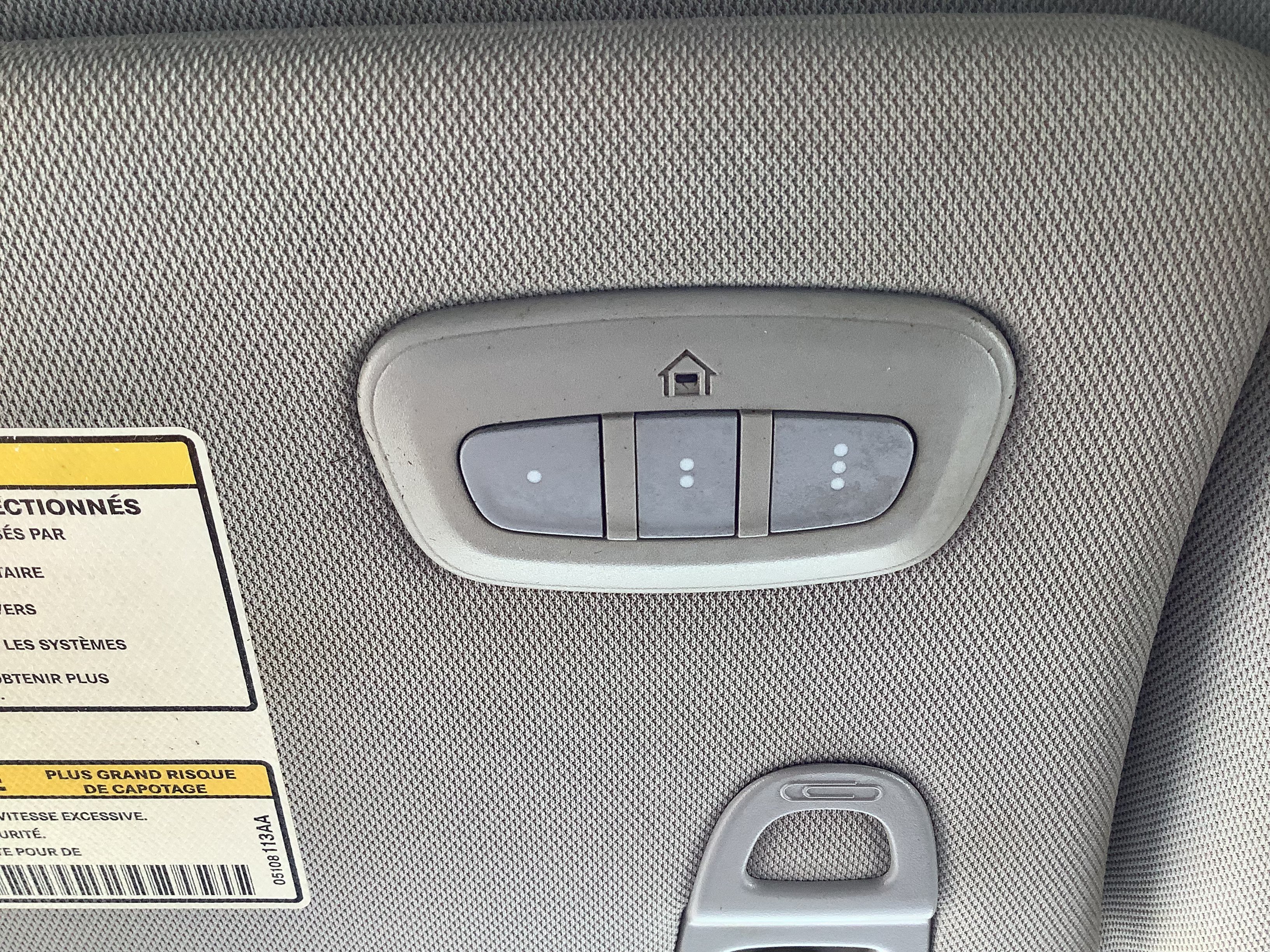Used 2022 White Jeep Latitude image 18