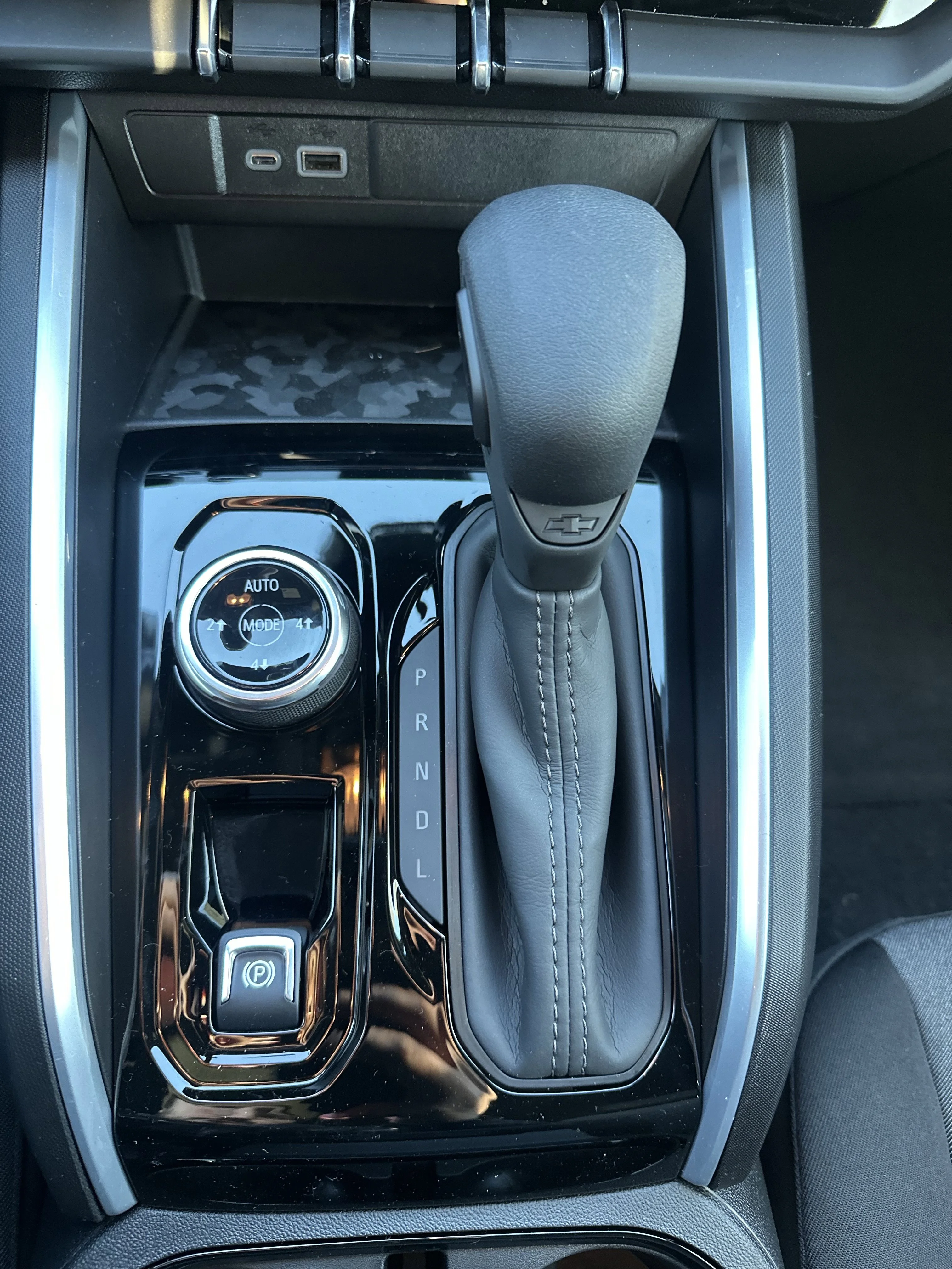 New 2026 Summit White Chevrolet 4WD Trail Boss image 16