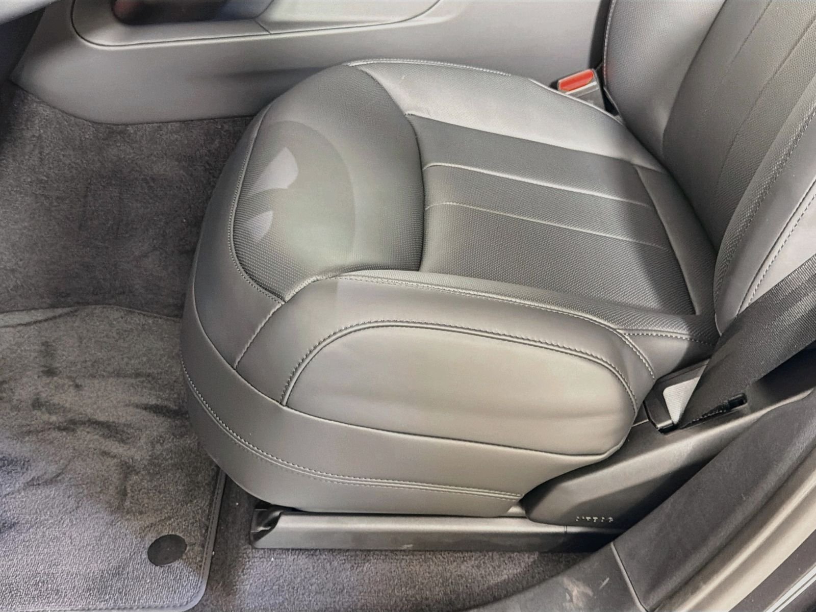 New 2026 Carpathian Grey Land Rover Dynamic SE image 25
