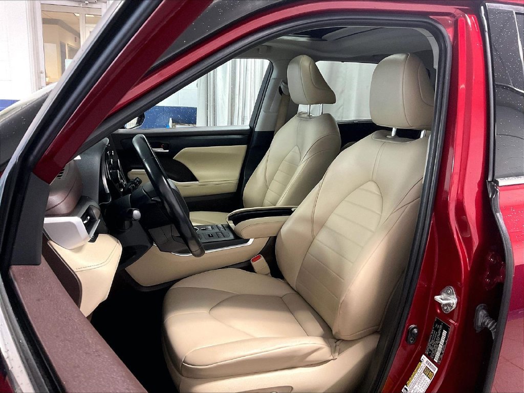 Used 2021 Pearl Toyota XLE image 10