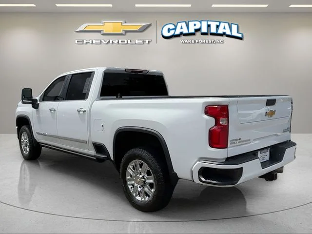 Used 2024 White Chevrolet High Country image 3
