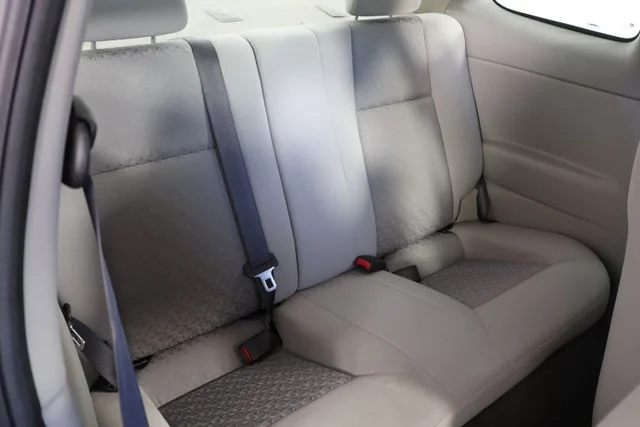 Used 2005 White Chevrolet Base image 16