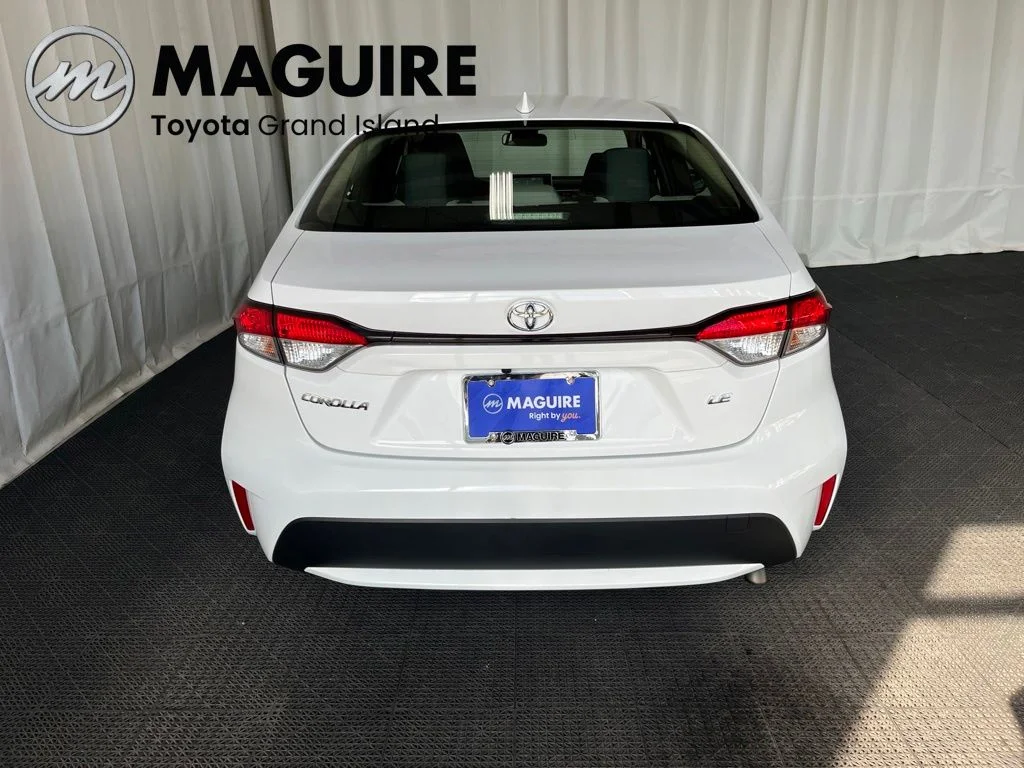 Used 2021 White Toyota LE image 30