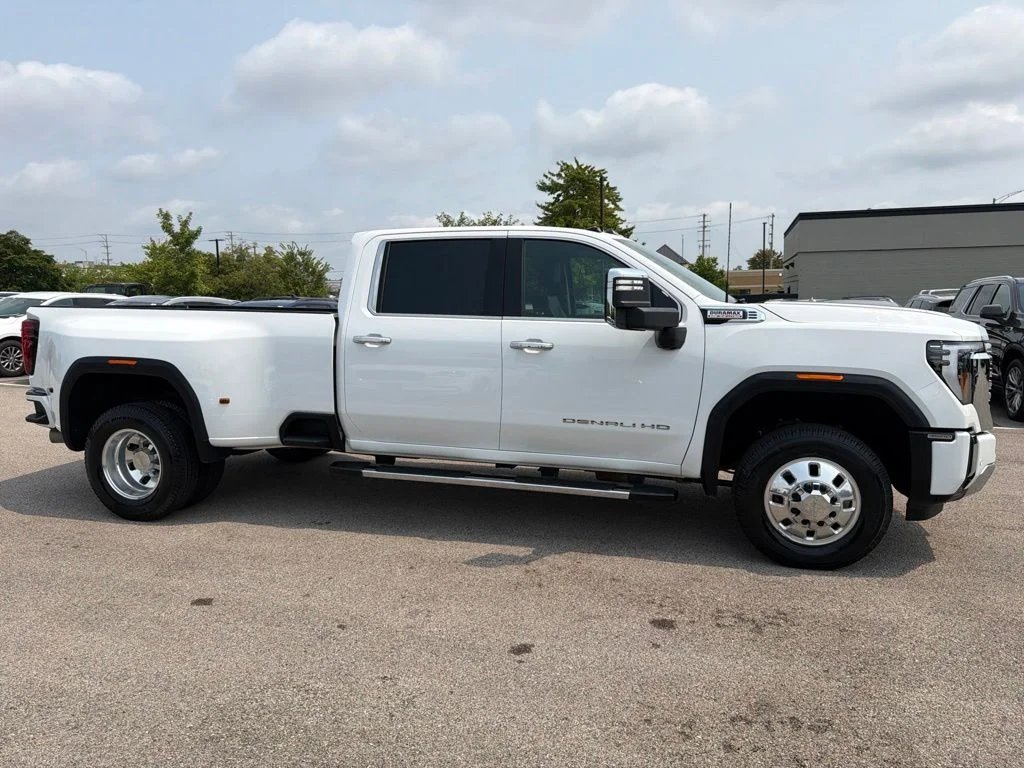 Used 2025 White GMC Denali image 8