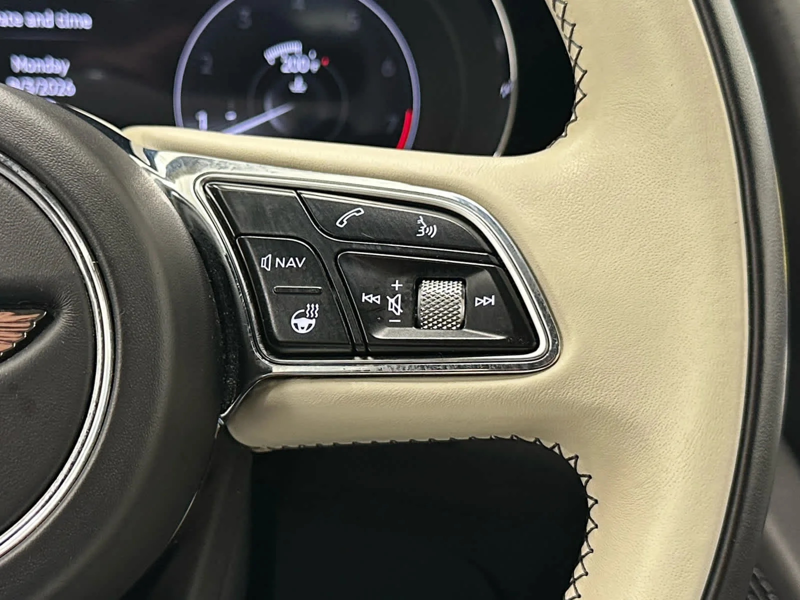 Used 2023 Glacier White Bentley V8 image 26