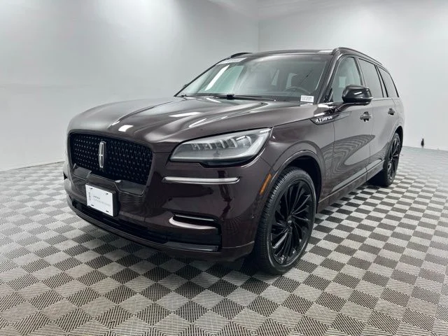 Used 2023 Red Lincoln Reserve image 2