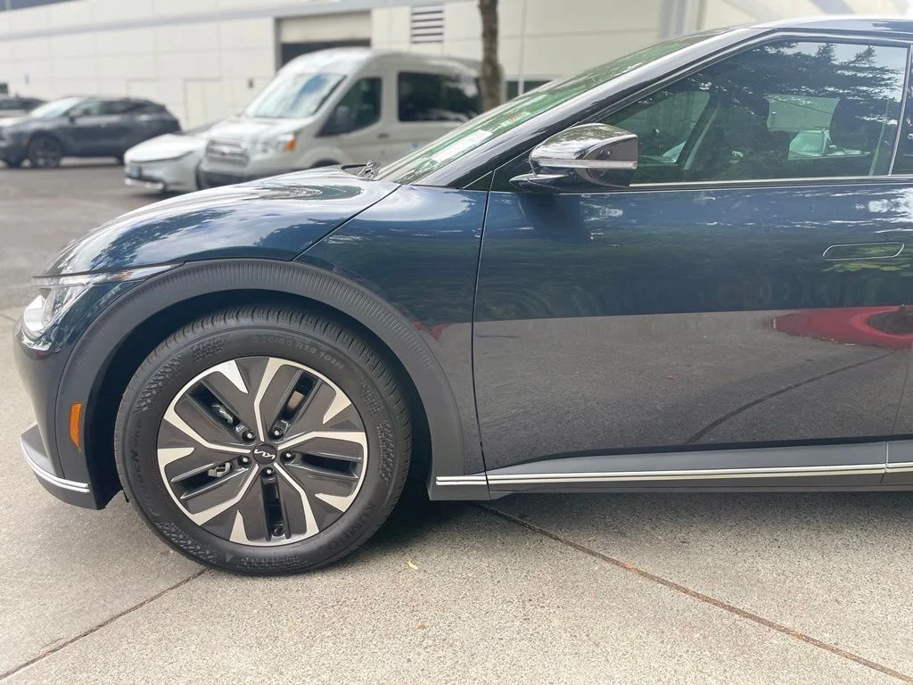 Used 2024 Gravity Blue Kia Light image 7