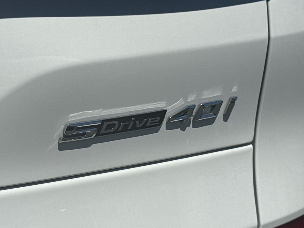 Used 2024 White BMW sDrive40i image 10