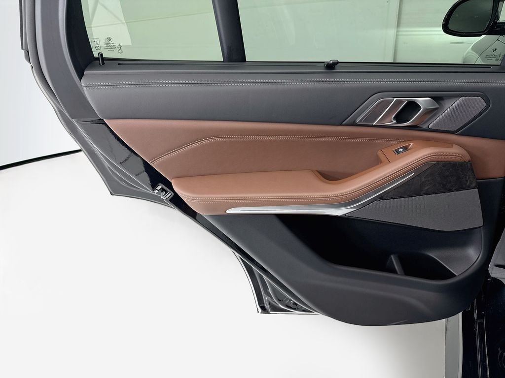New 2026 Black Sapphire Metallic BMW M60i image 25