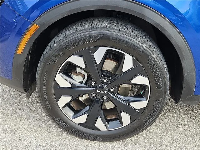 Used 2023 Sapphire Blue KIA X-Line All-Wheel Drive image 7