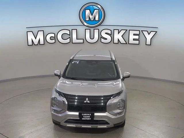 Used 2024 Silver Mitsubishi SE image 16