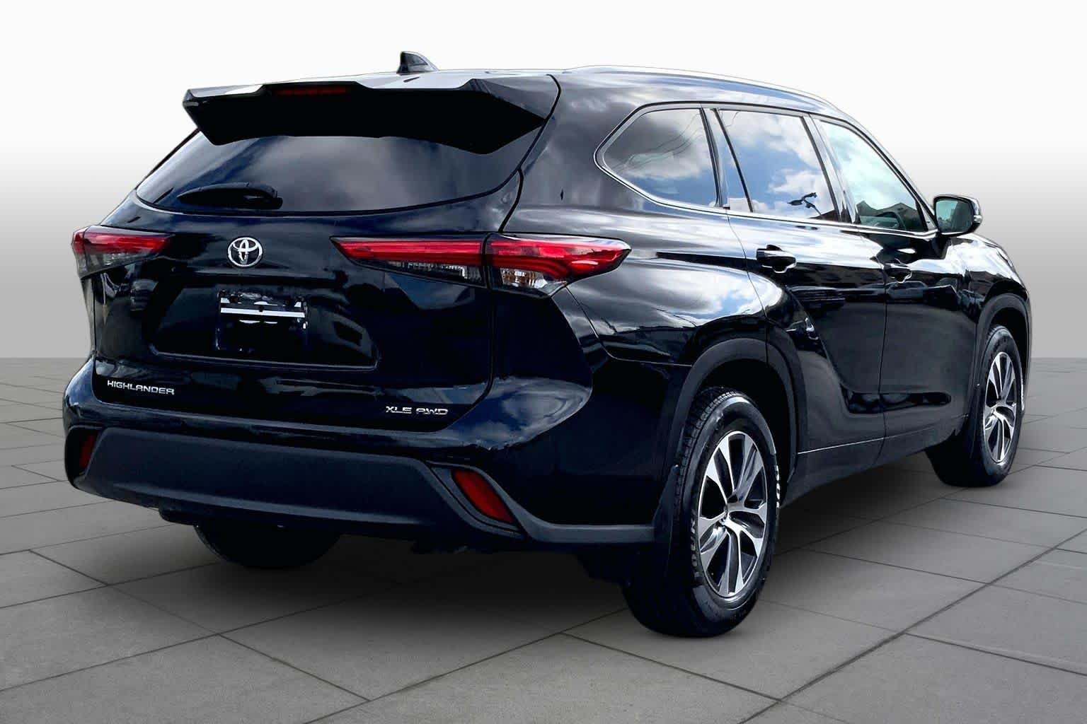Used 2020 Midnight Black Metallic Toyota XLE image 13