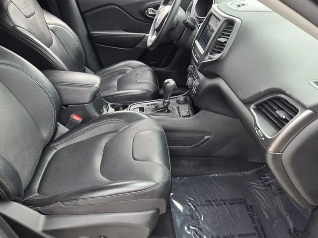 Used 2022 Gray Jeep Latitude Lux image 18