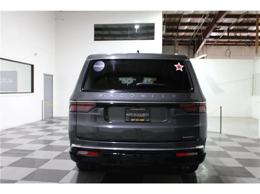 Used 2024 Baltic Gray Metallic Clearcoat Jeep Series II image 5