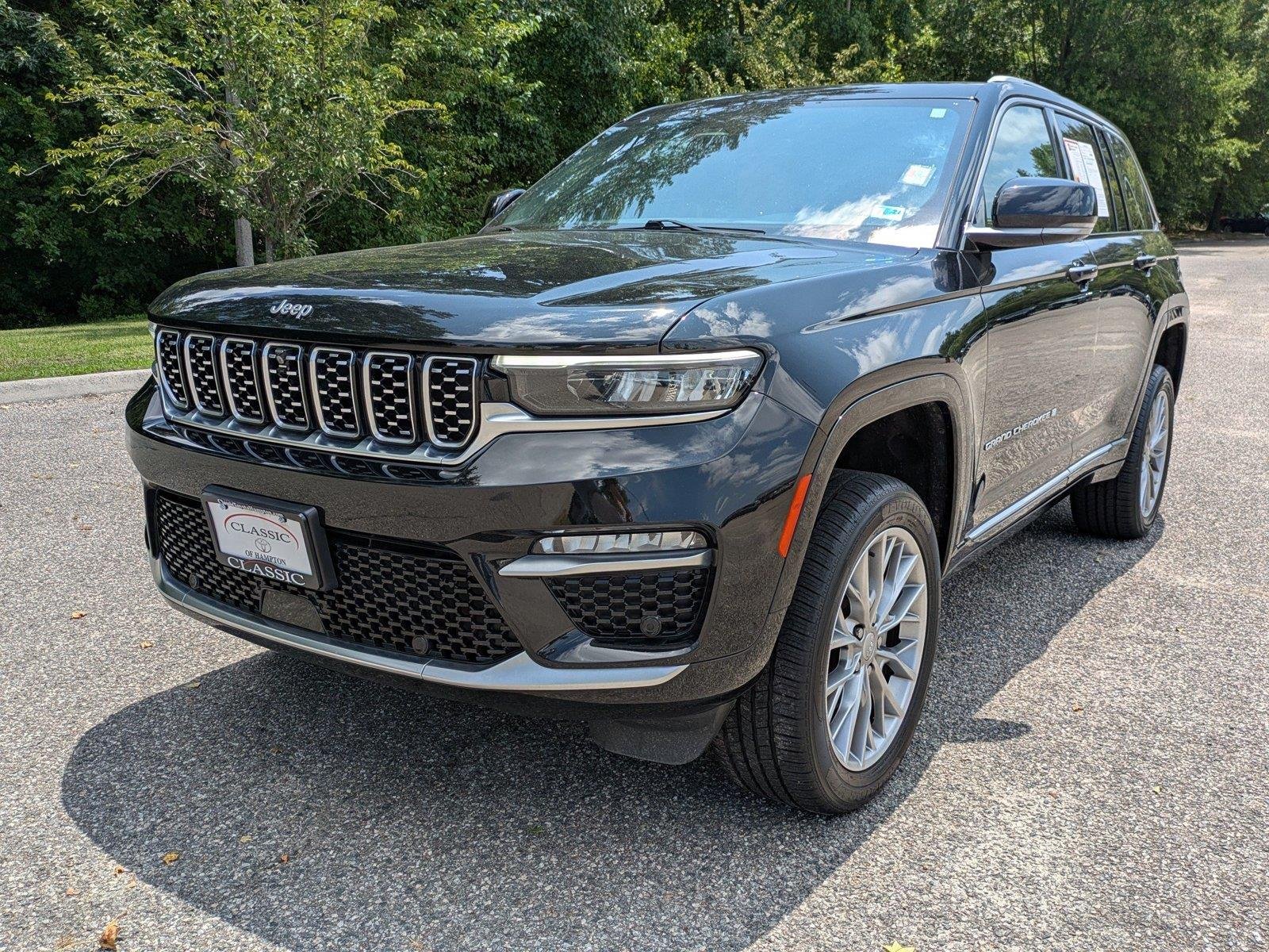 Used 2023 Diamond Black Crystal Pearlcoat Jeep Summit image 8