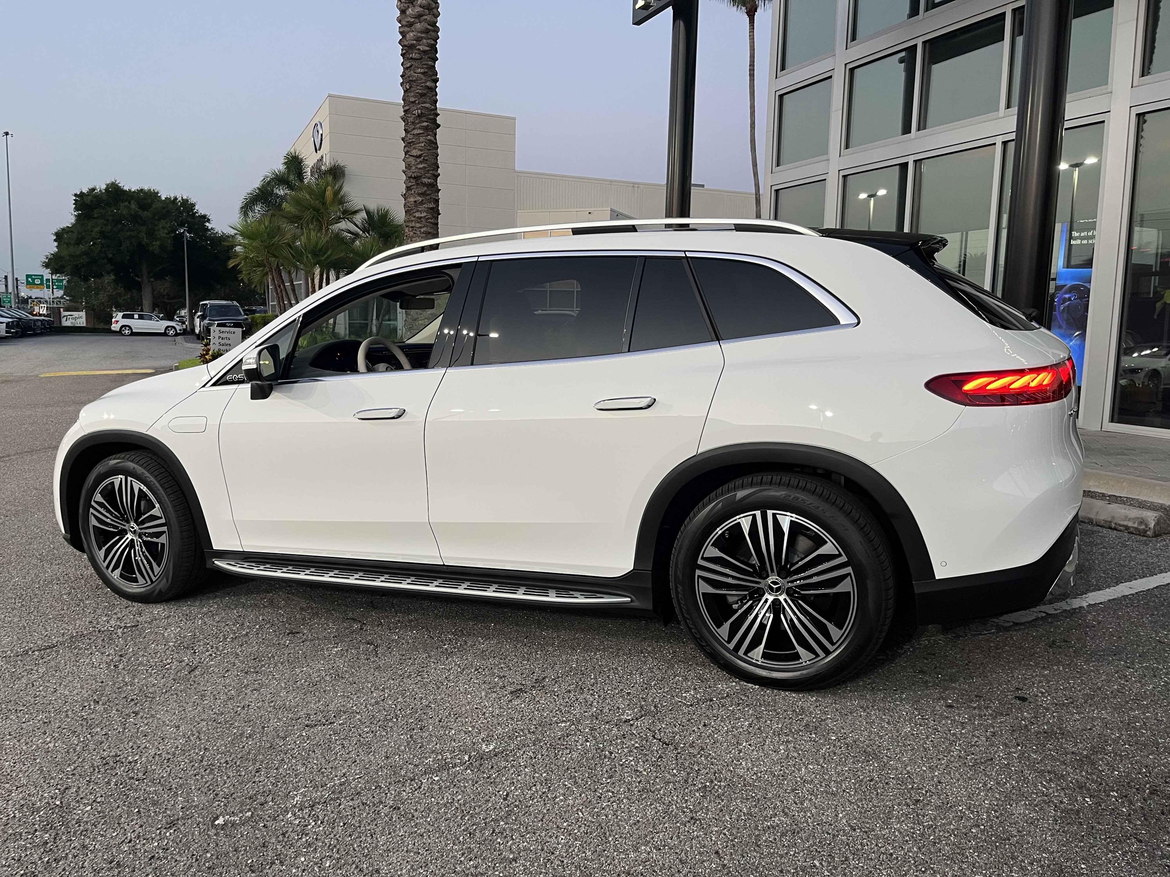 New 2026 POLAR WHITE Mercedes-Benz EQS 400 image 4