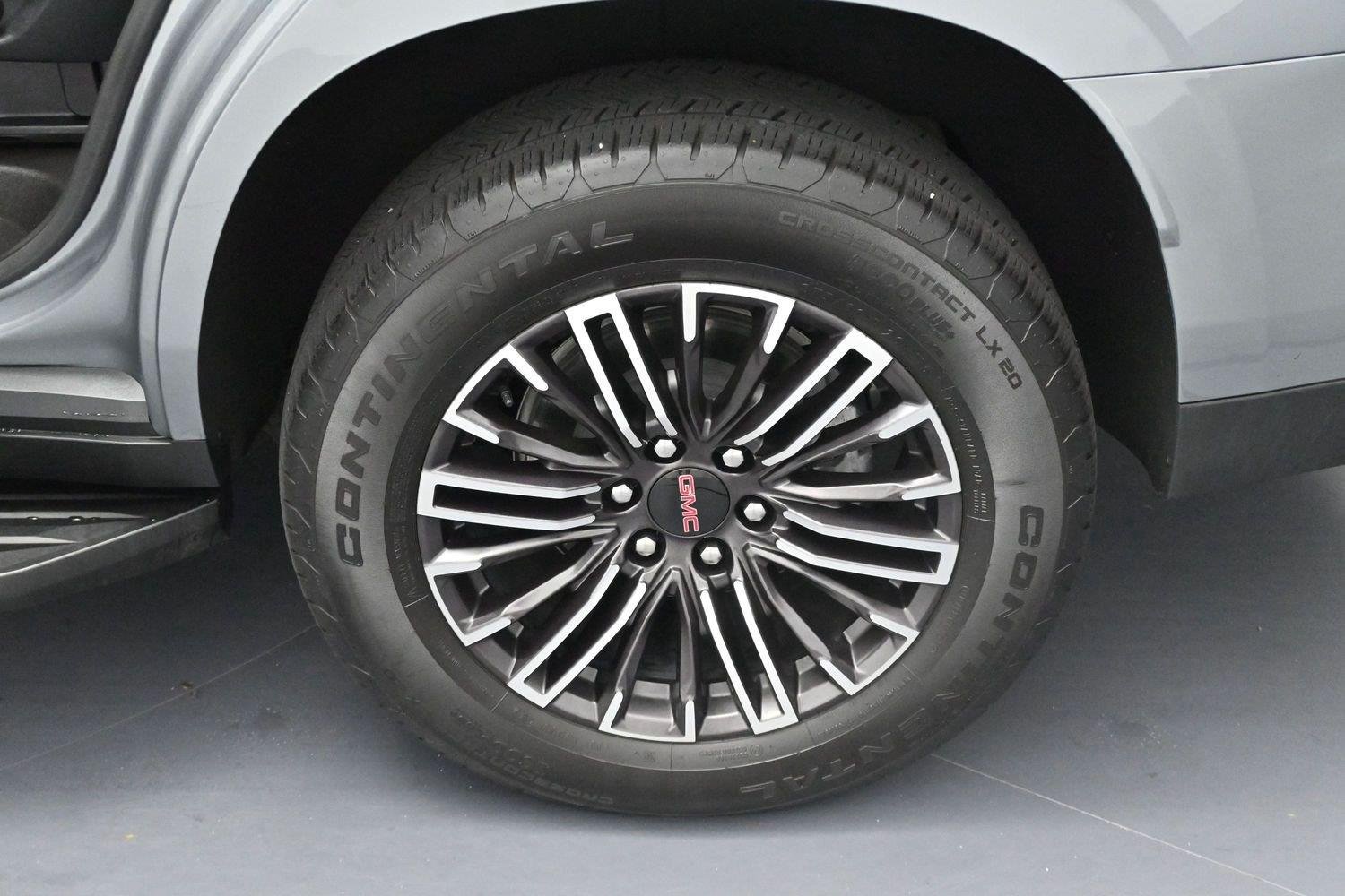 Used 2025 Sterling Metallic GMC Elevation image 30