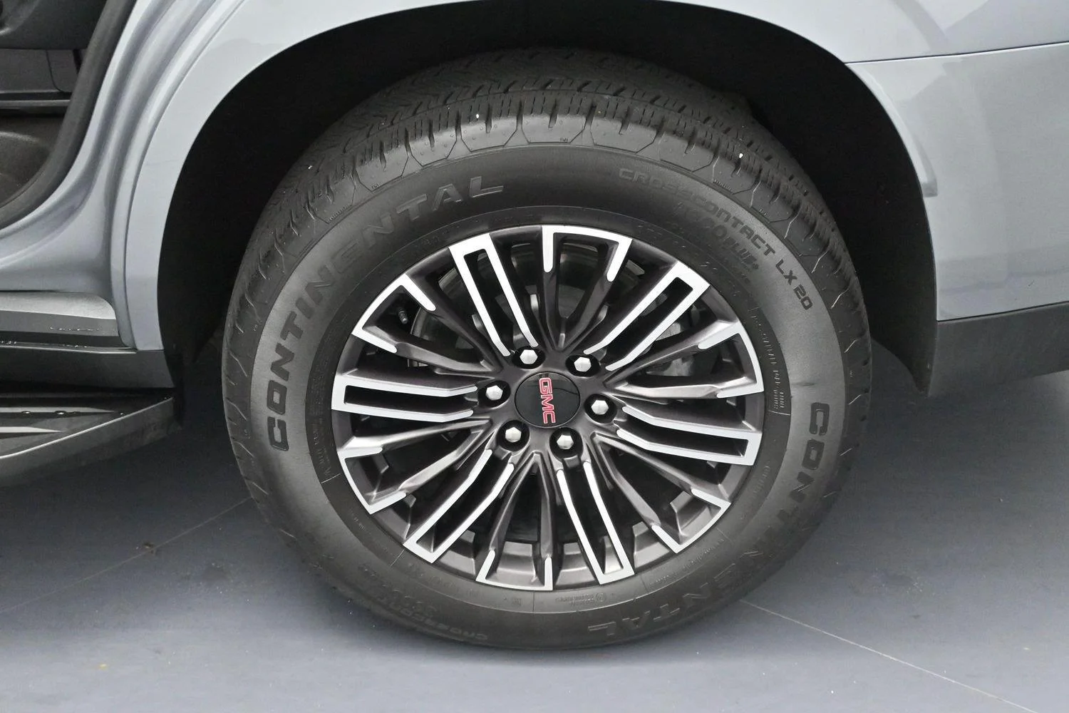 Used 2025 Sterling Metallic GMC Elevation image 30