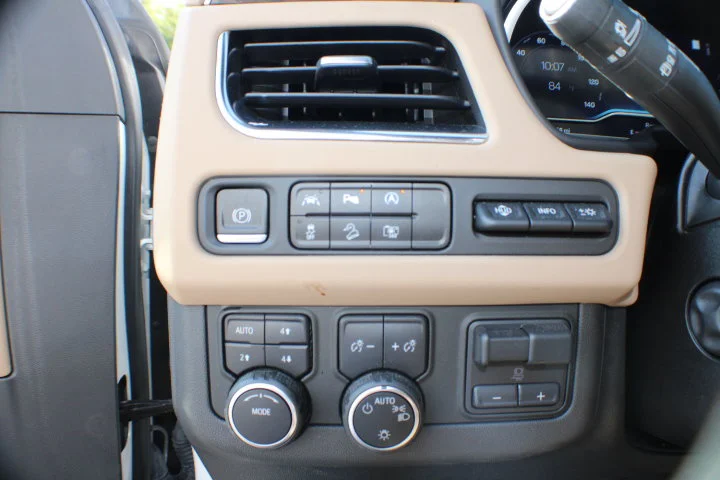 Used 2023 IRIDESCENT PEARL TRICOAT Chevrolet Premier image 7