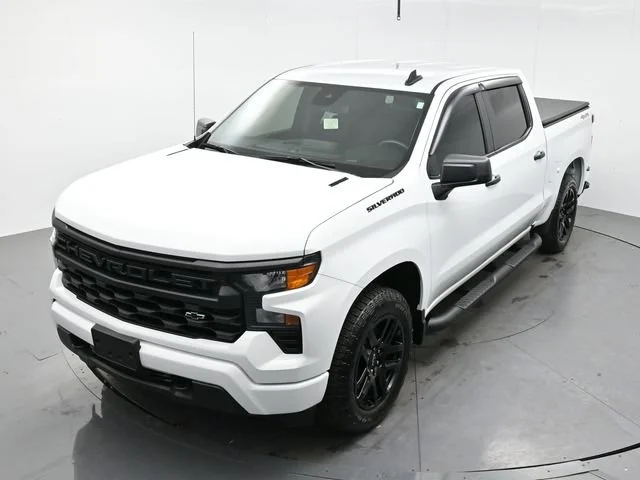Used 2025 Summit White Chevrolet Custom image 32