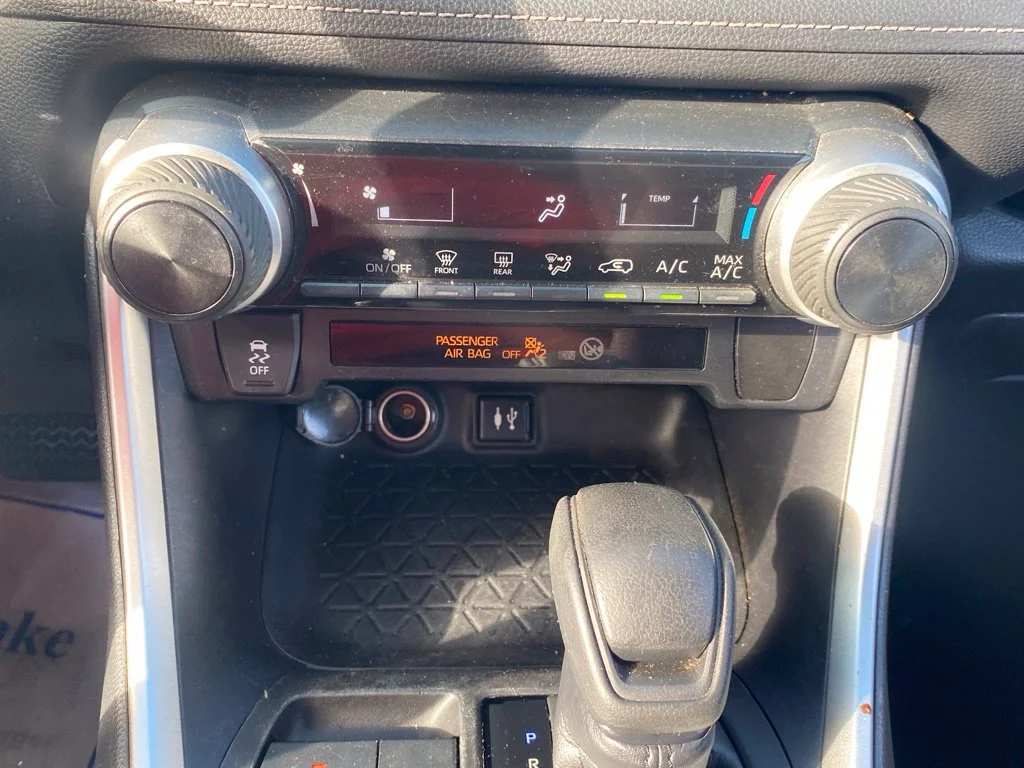 Used 2019 Silver Toyota LE image 22