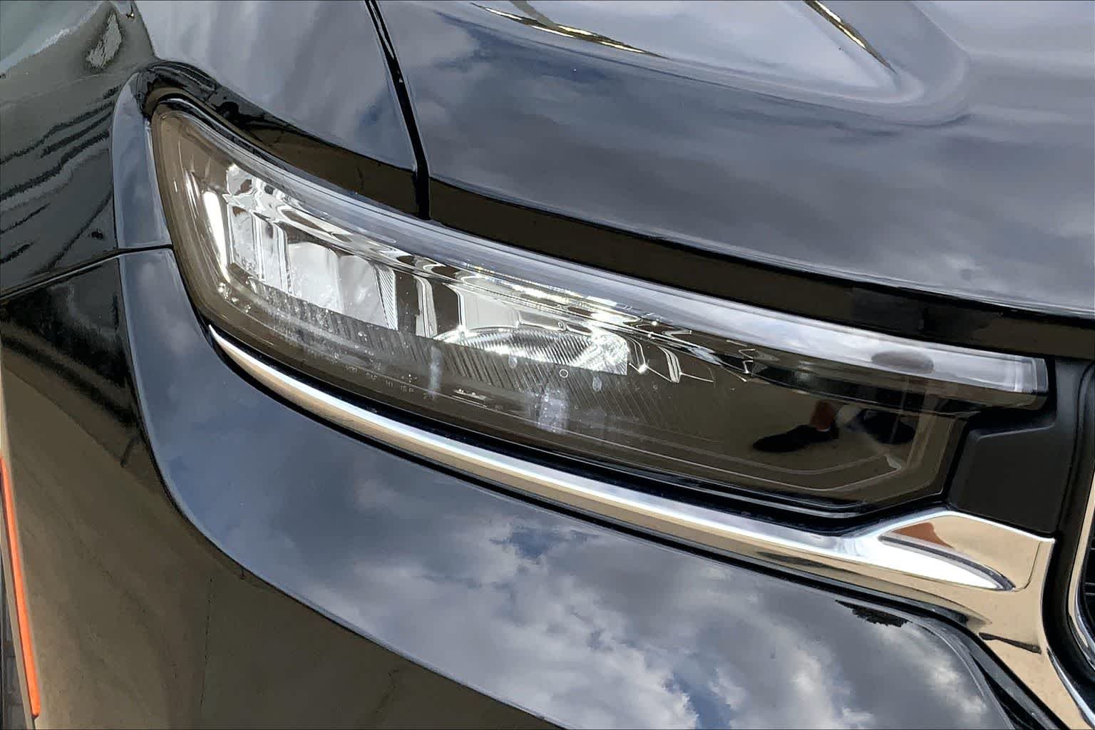 New 2026 Diamond Black Crystal Pearlcoat Jeep Laredo X image 13