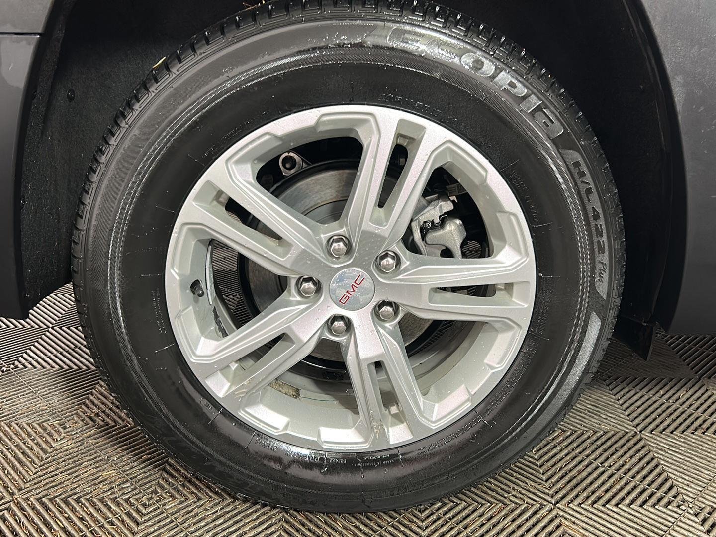 Used 2023 Sterling Metallic GMC SLE image 2