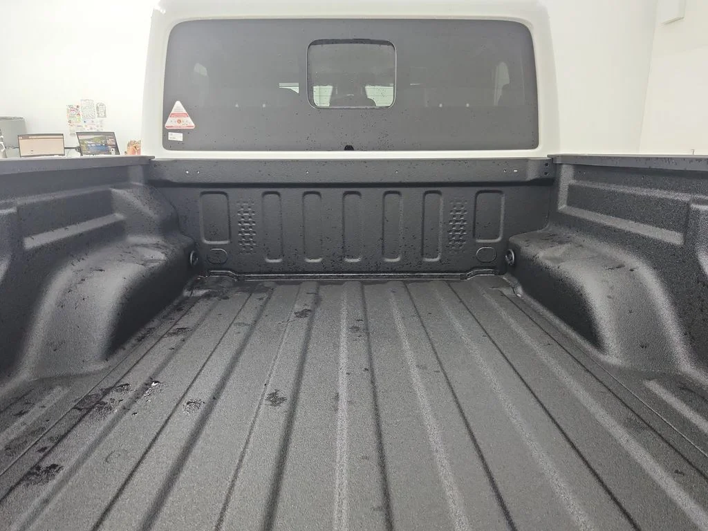 New 2026 Bright White Clear-Coat Exterior Paint Jeep Sahara image 31