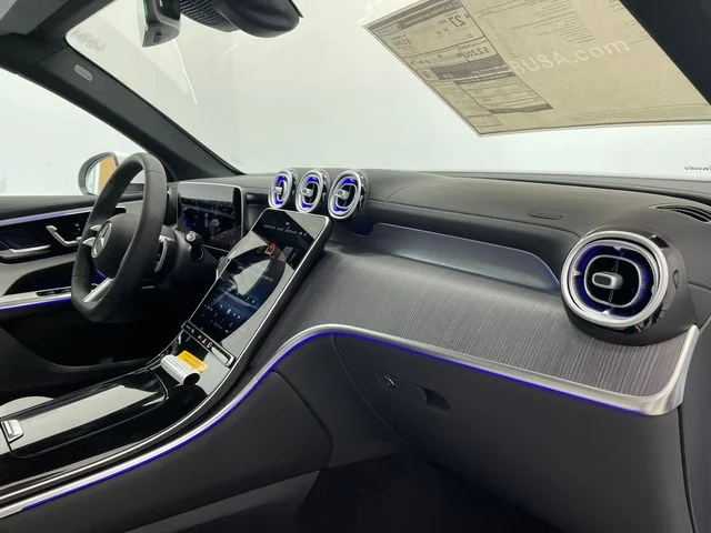 New 2027 White Mercedes-Benz GLC 300 image 39