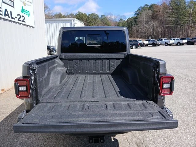 New 2026 Granite Crystal Metallic Clear-Coat Exterior Paint Jeep Mojave X image 5