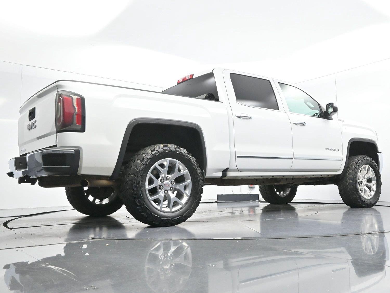 Used 2018 Summit White GMC SLT image 44