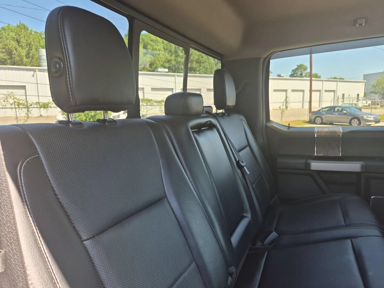 Used 2018 Stone Gray Metallic Ford LARIAT image 34