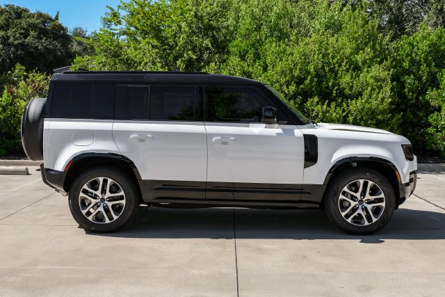 New 2026 Fuji White Land Rover X-Dynamic SE image 9