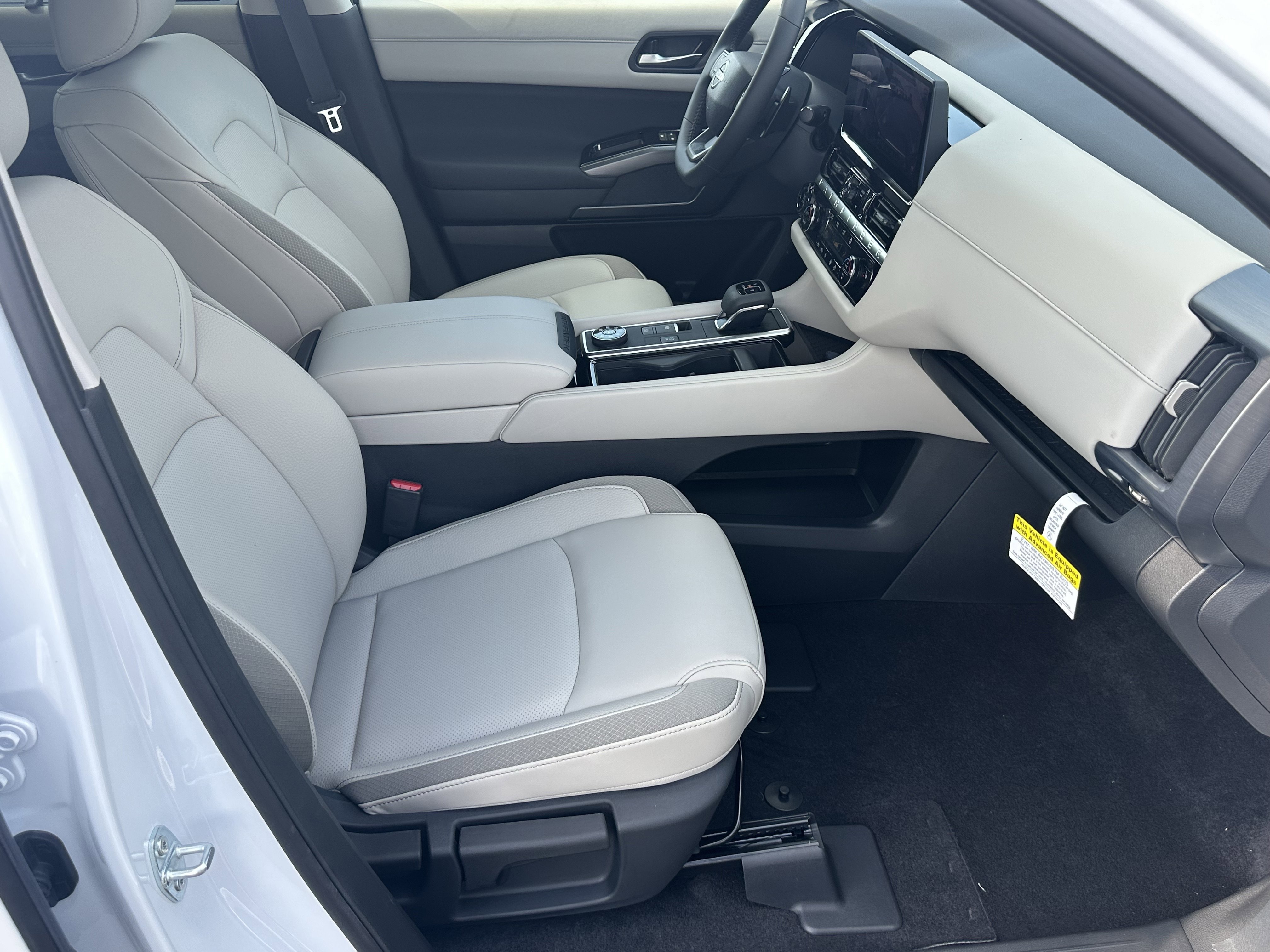 New 2026 Everest White Pearl Tricoat Nissan SL image 14