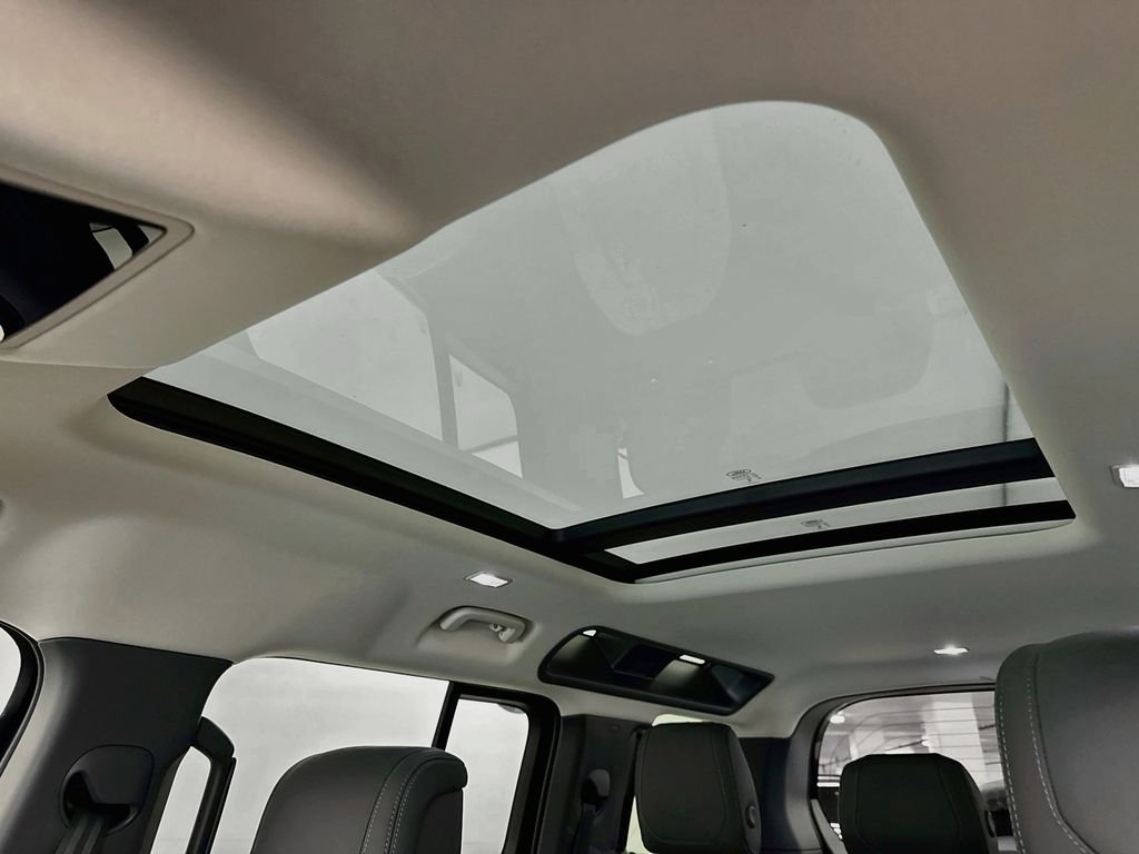 Certified Used 2024 Black Land Rover X-Dynamic SE image 22