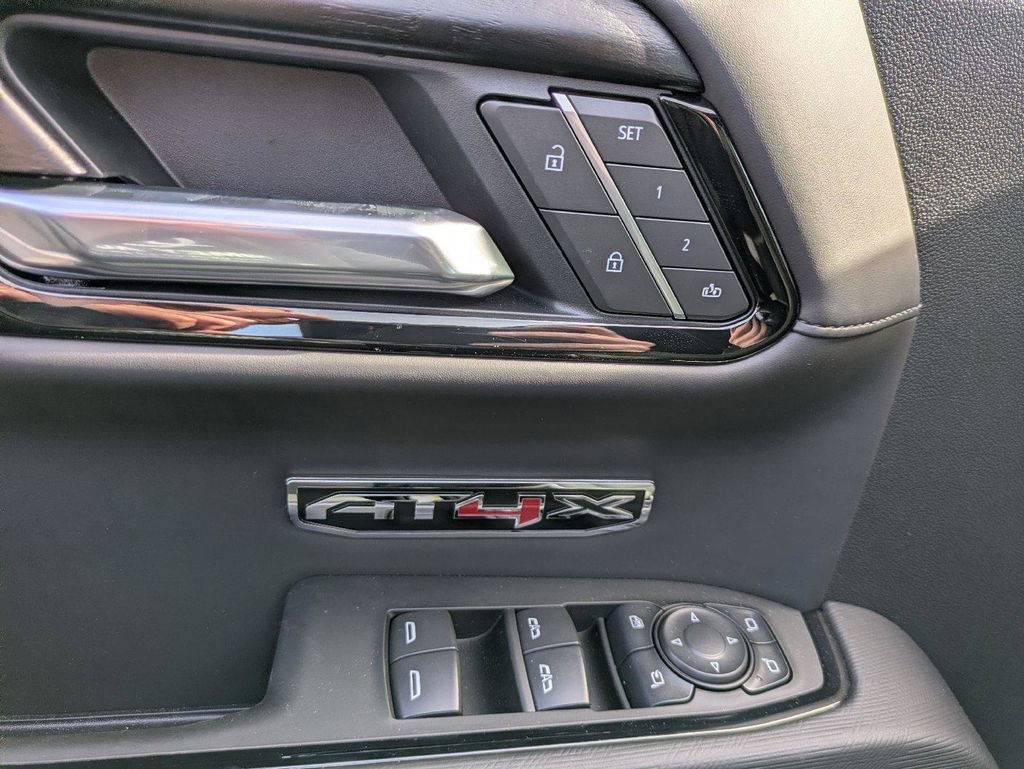 2026 GMC Sierra 1500 AT4X - Photo 10