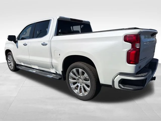 Used 2019 IRIDESCENT PEARL TRICOAT Chevrolet High Country image 3